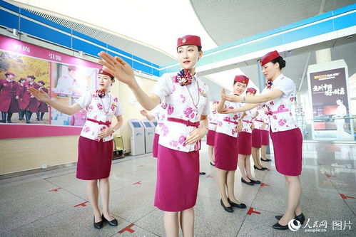 動妹強化禮儀培訓，精心備戰(zhàn)全國鐵路7.1調圖服務